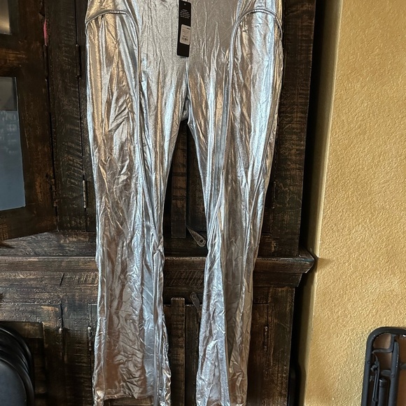 Fashion Nova - Nothin' On Me Metallic Pant - Silver NWT Size 2X. Sexy lace-up - Picture 4 of 6